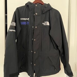 Supreme The North Face expedition jacket FW18 sz medium